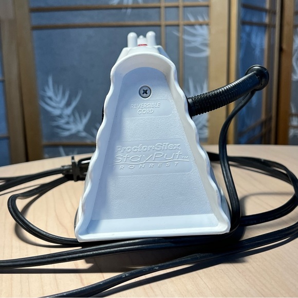 Proctor Silex Auto-off Iron Nonstick Soleplate and Adjustable Steam Spray Blast - Picture 9 of 11